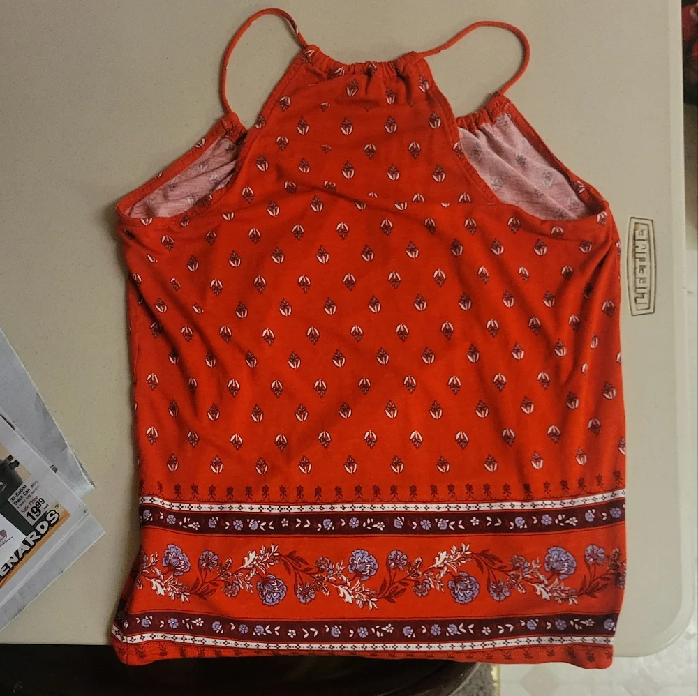 Red top - Picture 2 of 4